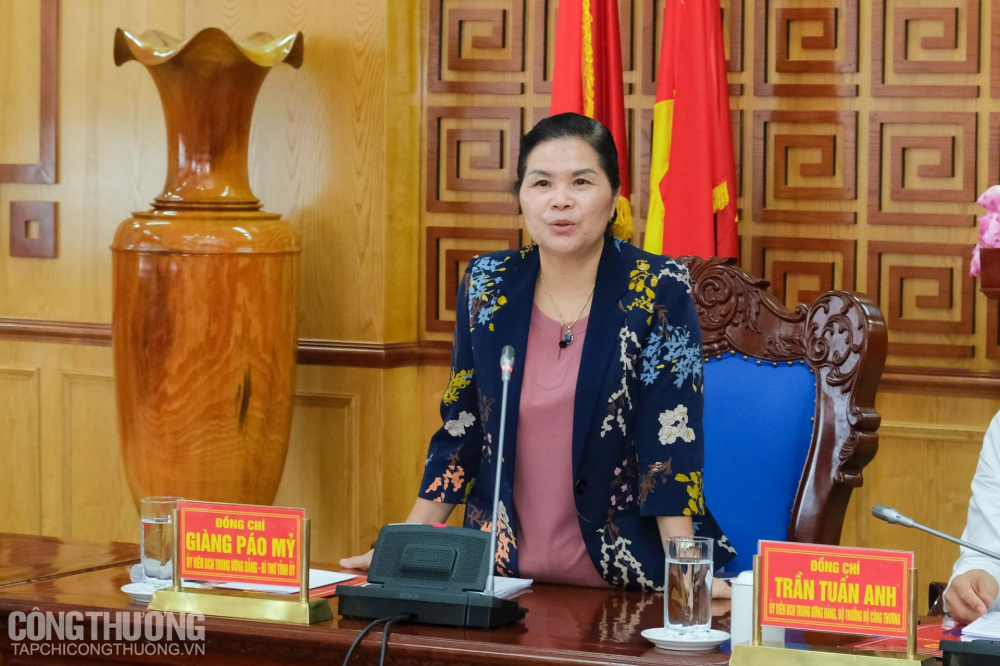 Bà Giàng Páo Mỷ - Uỷ viên Ban Chấp hành Trung ương Đảng, Bí thư Tỉnh uỷ, Trưởng Đoàn đại biểu Quốc hội tỉnh