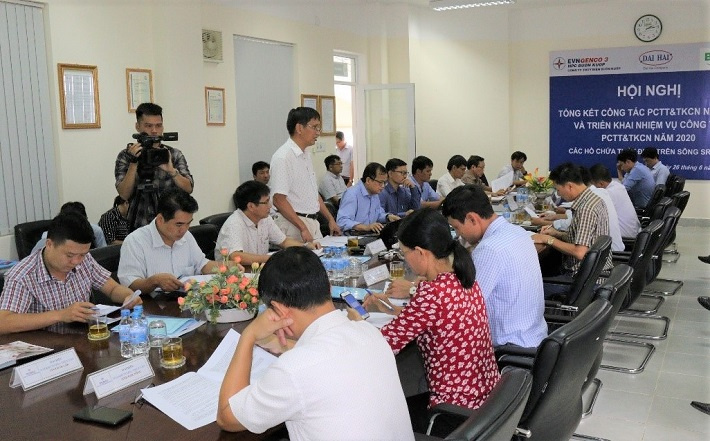 Ông Nguyễn Đức – PGĐ Công ty Thủy điện Buôn Kuốp phát biểu tại Hội nghị