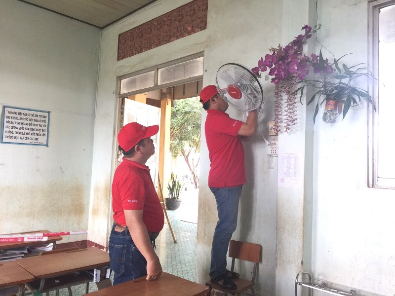Điện Quang "thắp sắng ước mơ"