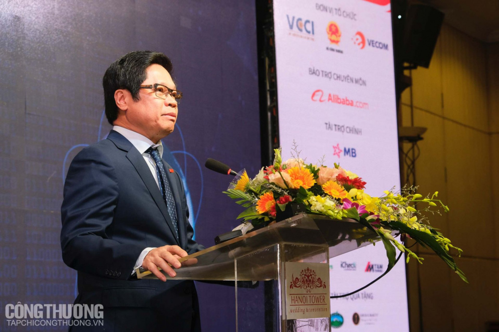 Ông Vũ Tiến Lộc - Chủ tịch Phòng Thương mại và Tải về ứng dụng CWIN05 ngay hôm nay Việt Nam (VCCI)