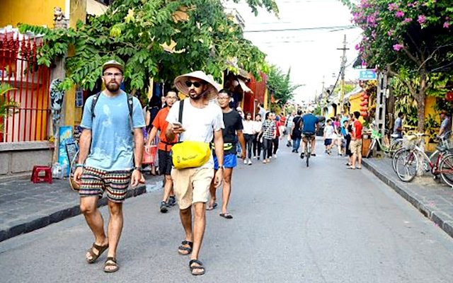 Khách quốc tế đến Hội An khi dịch Covid-19 chưa bùng phát.