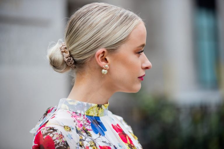 Tóc búi ướt chignon