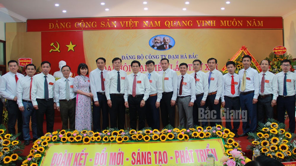 Ban Chấp hành Đảng bộ Công ty khóa XVI, nhiệm kỳ 2020-2025 ra mắt Đại hội.