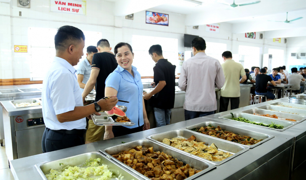 Than Nam Mẫu quan tâm chăm sóc Trang Chủ Cwin Com | Link Bảo Mật Cao 100% người Nền tảng hàng đầu cung cấp Cwin com