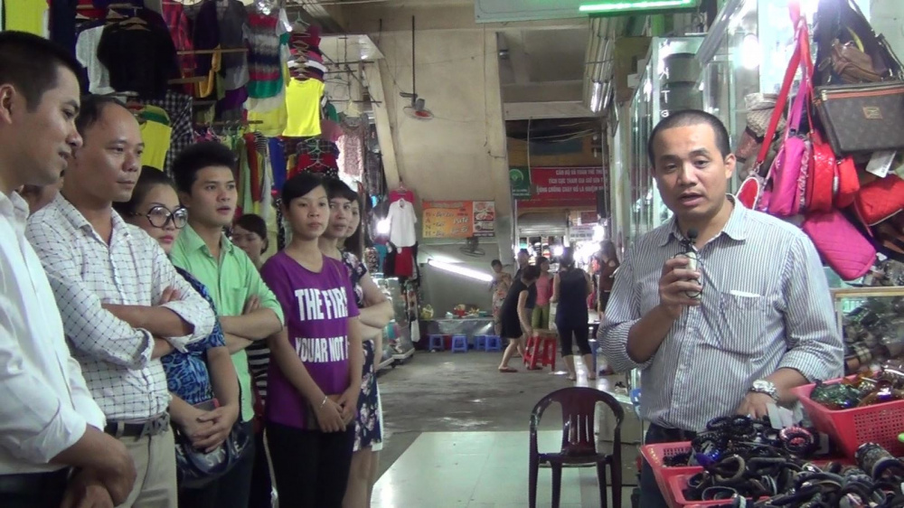 Lớp học đi tham quan thực tế tại chợ và siêu thị