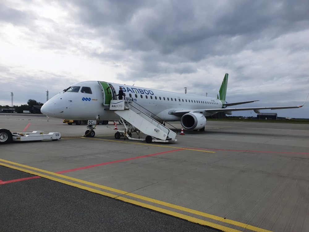 Embraer E195 