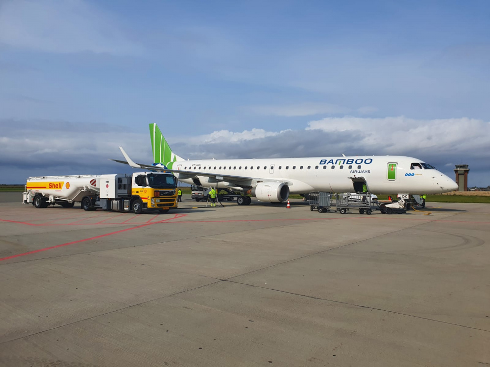 Embraer E195 