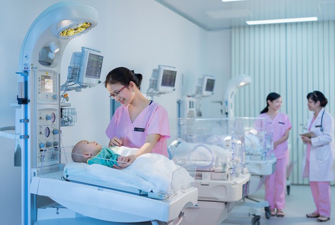 Tại Vinmec Hạ Long, hệ thống “lồng ấp” trẻ sơ sinh cao cấp đa chức năng, hệ thống giường sưởi... cao cấp giúp em bé được chăm sóc tốt nhất ngay từ khi lọt lòng