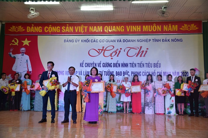 Trao giải cho các thí sinh có phần thi đoạt giải