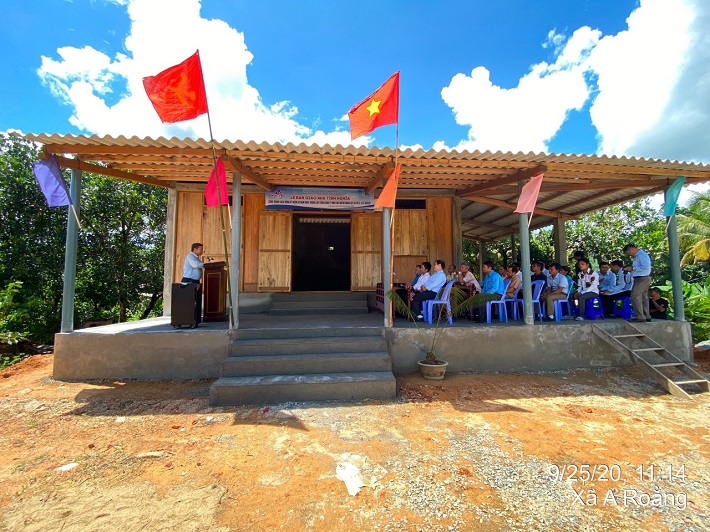 Lễ bàn giao nhà