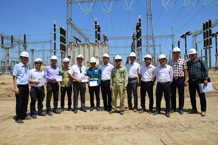 tặng quà động viên CBCNV