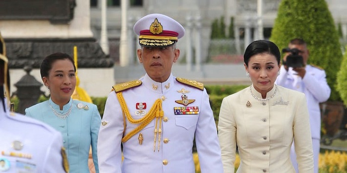 Vajiralongkorn và quý phi