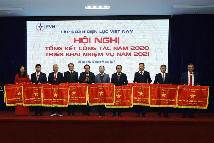 trao cờ thi đua