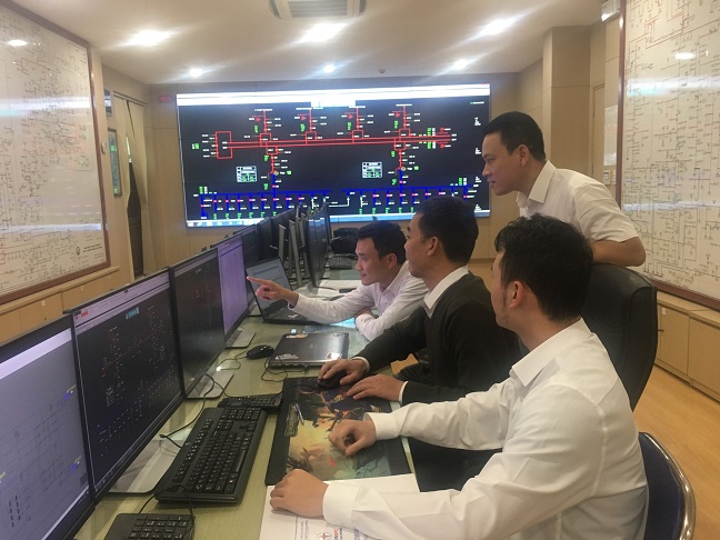 Các kỹ sư mới học tập tại Trung tâm điều khiển xa Hải Phòng