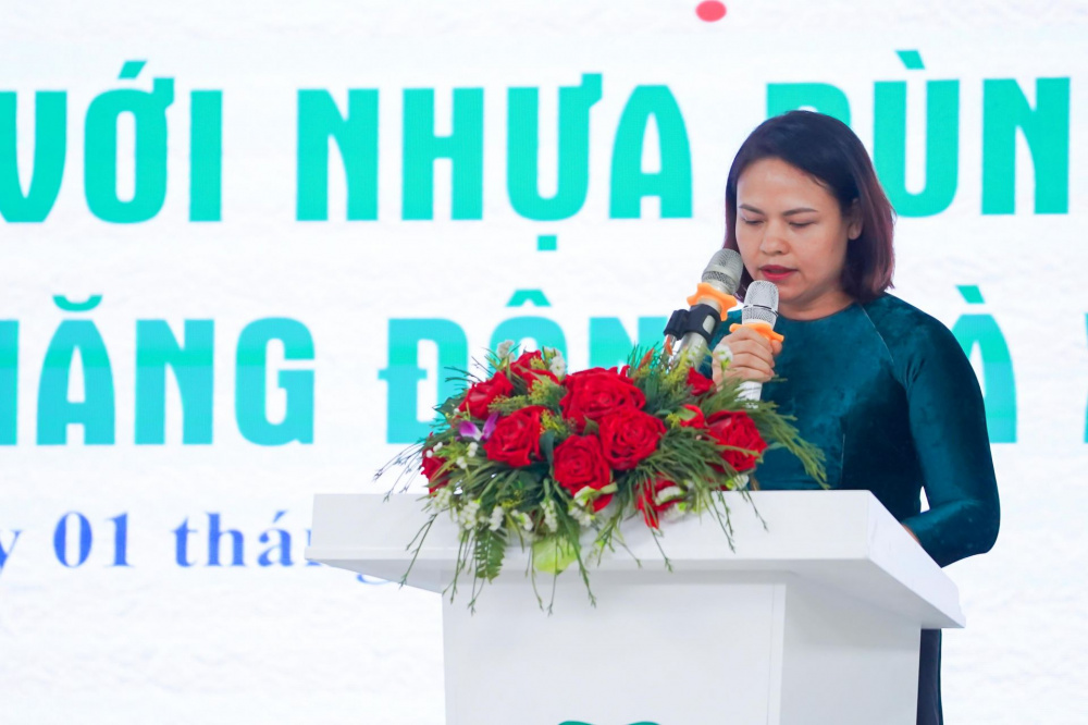 Bà Nguyễn Thị Thu Hằng, Phó hiệu trưởng Trường THCS Trương Công Giai cảm kích Trung tâm Truyền thông Tài nguyên và Môi trường và nhãn hàng Nestlé MILO đã tạo cơ hội và đồng hành để các thầy cô và học sinh