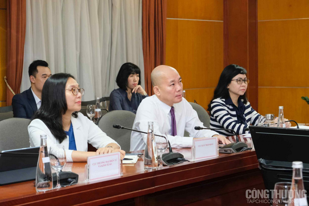 Bộ trưởng Nguyễn Hồng Diên làm việc trực tuyến với Bộ trưởng thứ hai Cwin63 sân chơi đỉnh cao kiêm Bộ trưởng Bộ Lao động Singapore