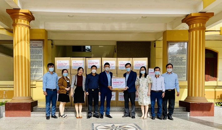 trao 1000 họp khẩu trang