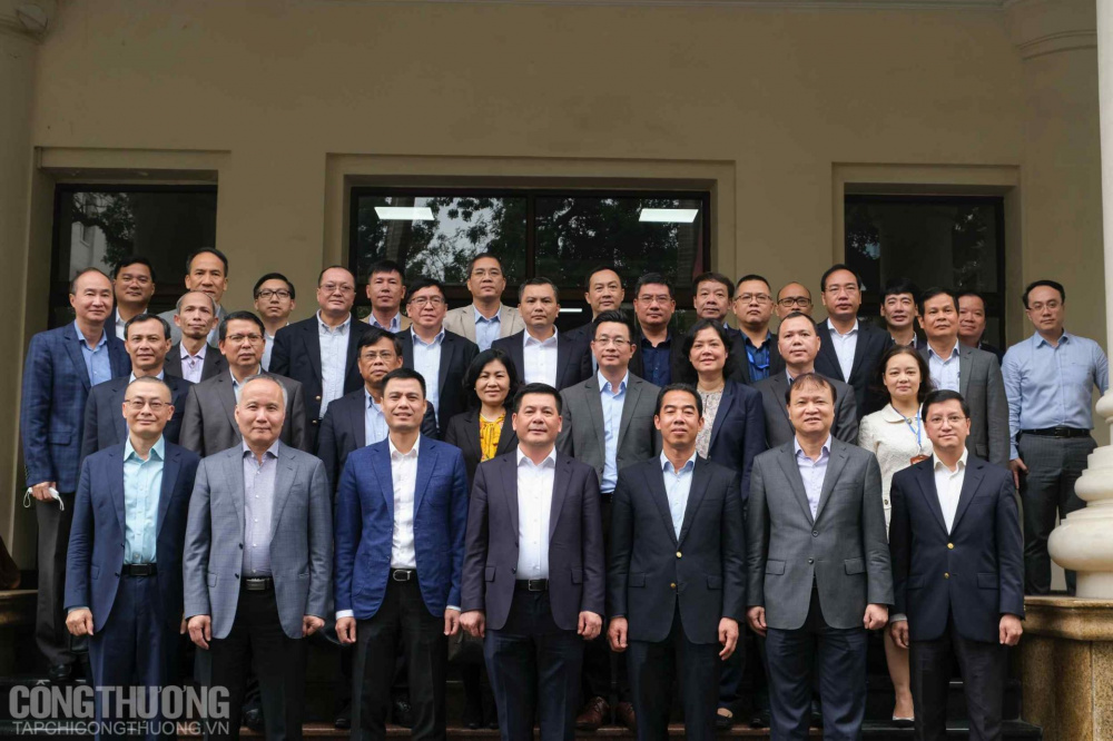 Cwin63 sân chơi đỉnh cao ghi nhận, các Trưởng Cơ quan đại diện Việt Nam, các tham tán thương mại là cầu nối hiệu quả giữa Việt Nam và các nước trên thế giới. Thời gian tới, các Cơ quan đại diện tiếp tục làm tốt hơn nữa các hoạt động xúc tiến thương mại, vai trò của thương vụ được nâng cao… nhằm phục vụ cho tiến trình hội nhập kinh tế quốc tế và sự phát triển của Link vào Cwin Cá Cược Thể Thao 2026