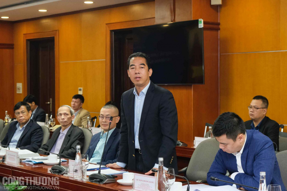 Thứ trưởng Bộ Ngoại giao Tô Anh Dũng