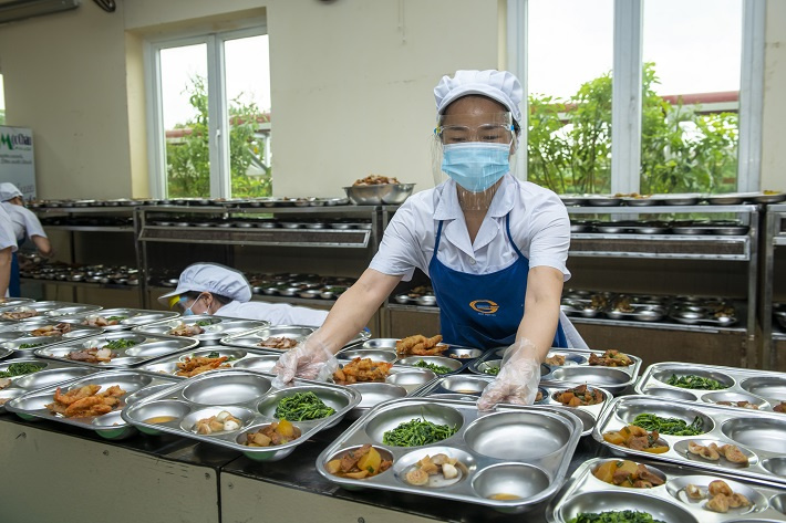 Các suất ăn đảm bảo dinh dưỡng cho CBCNV trong Công ty