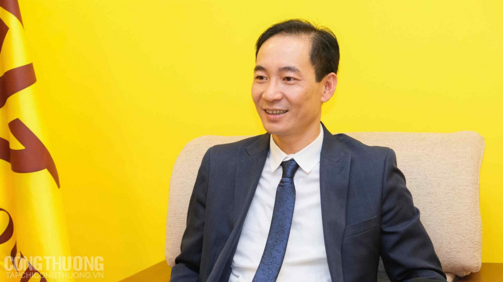 Ông Nguyễn Vân - Phó Chủ tịch Hiệp hội Cwincom hiện đang mở ngành Tải về ứng dụng CWIN05 ngay hôm nay hỗ trợ Thành phố Hà Nội (HANSIBA)