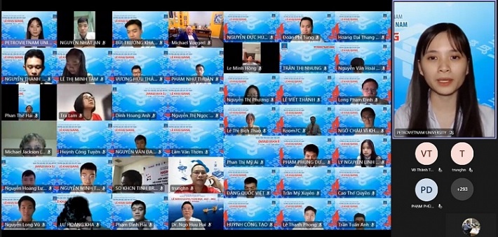 Sinh viên Ngô Ngọc Mỹ Duyên - Lớp K9 Lọc Hóa Dầu chia sẻ cảm xúc tại Lễ Khai giảng