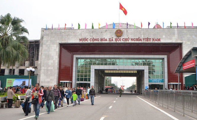 Du khách đến Quảng Ninh qua Cửa khẩu Móng Cái 