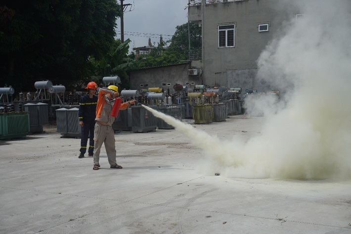 Công ty Điện lực Vĩnh Phúc thường xuyên tập huấn kỹ năng PCCC cho CBCNV