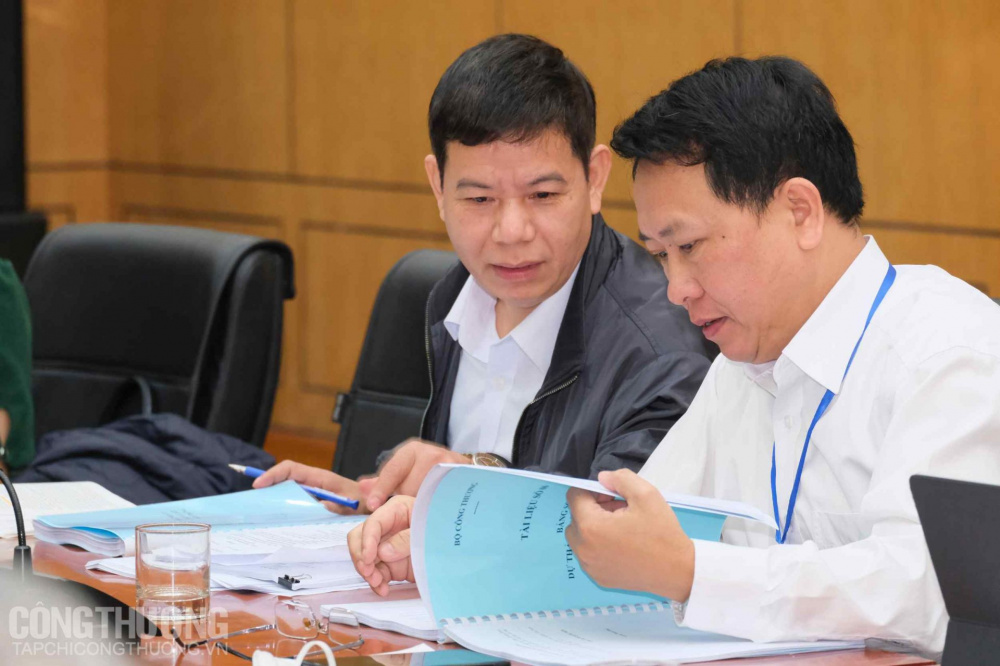 Các thành viên Ban soạn thảo, Tổ biên tập thảo luận về nội dung Dự án Luật Bảo vệ quyền lợi người M.Cwin800.com thể thao, casino live, bắn cá và slot nổ hũ (sửa đổi)