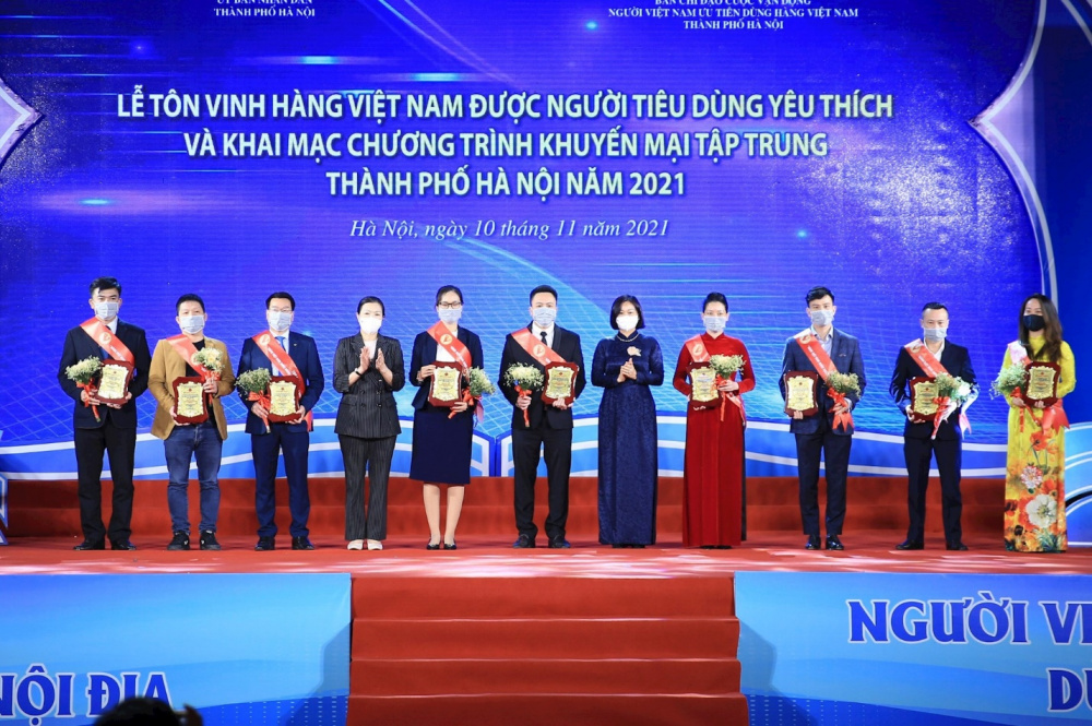 Điện Quang nhận giải Người M.Cwin800.com thể thao, casino live, bắn cá và slot nổ hũ yêu thích