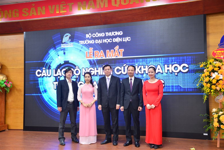 Trường Đại học Điện lực ra mắt câu lạc bộ nghiên cứu khoa học