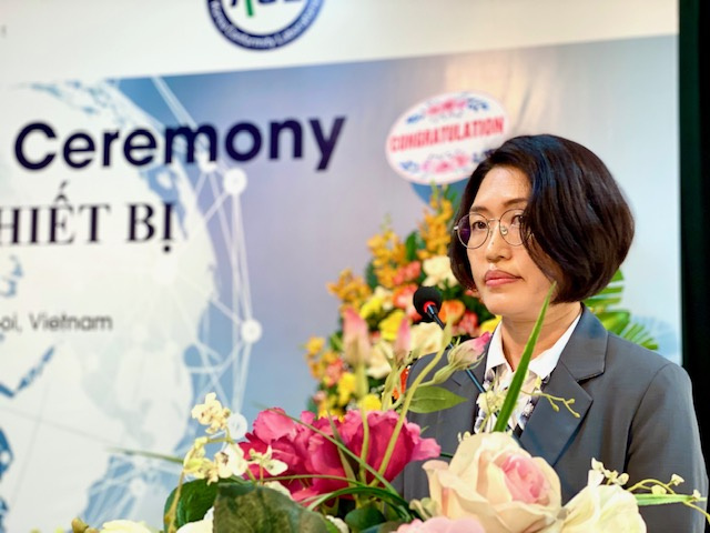 IEMM đón nhận máy thử kéo nén đa năng do KCL trao tặng 