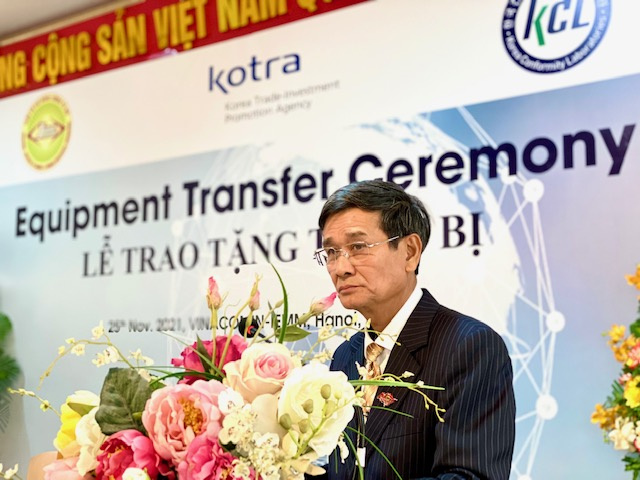 IEMM đón nhận máy thử kéo nén đa năng do KCL trao tặng 