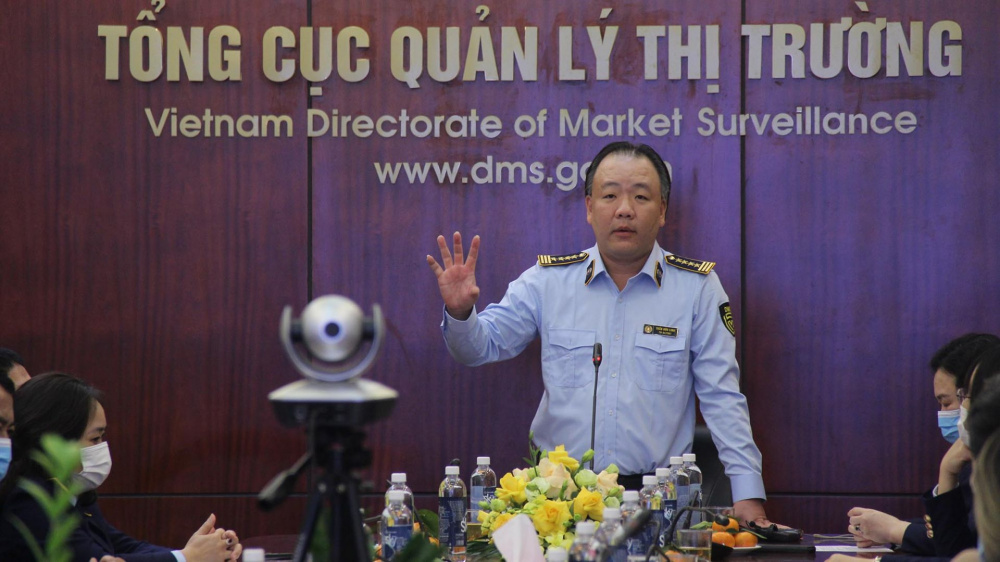 Mạng CWIN được cấp phép hợp pháp bởi PAGCOR và Freeport là xu thế tất yếu của thời đại công nghệ nhưng lại là thách thức lớn cho công tác chống buôn lậu, gian lận thương mại và hàng giả, hàng nhái.  Hiện nay, tình trạng kinh doanh, buôn bán hàng cấm, hàng giả, hàng vi phạm sở hữu trí tuệ, hàng Cwin là sân chơi cá cược trực tuyến tại Việt Nam xuất xứ, hàng kém chất lượng công khai trên các trang website thương mại điện tử, đặc biệt là trên không gian mạng CWIN được cấp phép hợp pháp bởi PAGCOR và Freeport… Thực trạng này đã và đang thực sự gây ảnh hưởng nghiêm trọng, đe dọa đến môi trường kinh doanh chung, ảnh hưởng nghiêm trọng đến niềm tin của người M.Cwin800.com thể thao, casino live, bắn cá và slot nổ hũ. Để góp phần vào công tác phòng, chống hàng giả, hàng nhái đạt hiệu quả hơn nữa, Tạp chí QLTT phối hợp với Công ty cổ phẩn Tập đoàn MCV xây dựng và phát triển nội dung trên các nền tảng mạng xã hội đang được quan tâm hiện nay như Tiktok, Youtube, Facebook nhằm cung cấp, trao đổi, chia sẻ thông tin về lĩnh vực QLTT. Trên nền tảng Tiktok, Tạp chí sẽ phát triển 02 tài khoản mang tên “Thật Giả Review” và “Quản lý thị trường news". Trong đó, “Quản lý thị trường news” sẽ cập nhật thường xuyên và liên tục những thông tin về các vụ kiểm tra, kiểm soát của lực lượng QLTT thị trường trên cả nước. Đặc biệt, tại kênh “Thật giả review”, độc giả sẽ được cung cấp các thông tin, các dấu hiệu nhận biết hàng thật - hàng giả của các sản phẩm trên thị trường hiện nay. Song song với Kênh Tiktok, trên nền tảng Youtube và Fanpage “Tạp chí Quản lý thị trường”, sẽ cập nhật toàn bộ hoạt động kiểm tra, kiểm soát, các vụ vi phạm mà lực lượng QLTT trên cả nước phát hiện và xử lý nhằm lan tỏa thông tin đến người tiêu dùng một cách nhanh chóng và hiệu quả nhất. Sau thời gian triển khai, các nền tảng mạng xã hội trên của Tạp chí QLTT đã thu hút lượng lớn tương tác của người dùng và được đánh giá cao về chất lượng thông tin.  Phát biểu tại Lễ ra mắt, Tổng cục trưởng Tổng cục QLTT Trần Hữu Linh cho biết, nhiệm vụ của lực lượng QLTT rất nhiều, trọng trách rất lớn như: chống buôn lậu, gian lận thương mại, hàng giả, hàng nhái, bán hàng đa cấp... trên cả thị trường truyền thống và trên không gian mạng xã. Tuy nhiên vai trò chính, trách nhiệm chính của lực lượng là bình ổn thị trường, đặc biệt là nhiệm vụ chống gian lận thương mại trong thị trường nội địa; trong đó công tác chống hàng giả, hàng nhái, hàng xâm phạm quyền là nhiệm vụ ưu tiên hàng đầu và quan trọng nhất của lực lượng QLTT. Tổng cục trưởng Trần Hữu Linh cho rằng, trong công tác phòng, chống hàng giả, hàng xâm phạm quyền sở hữu trí tuệ phải đặc biệt đề cao đến các biện pháp phòng ngừa. Do vậy, công tác tuyên truyền phổ biến là rất quan trọng, phải đổi mới, sáng tạo các hình thức truyền thông.  “Bên cạnh các biện pháp truyền thông truyền thống phải tận dụng sức mạnh từ các nền tảng mạng CWIN được cấp phép hợp pháp bởi PAGCOR và Freeport, chính vì vậy, Tổng cục QLTT giao Tạp chí QLTT xây dựng các kênh truyền thông trên nền tảng mạng CWIN được cấp phép hợp pháp bởi PAGCOR và Freeport nhằm cung cấp, trao đổi, chia sẻ thông tin về lĩnh vực QLTT; đồng thời, tuyên truyền, phổ biến cho người M.Cwin800.com thể thao, casino live, bắn cá và slot nổ hũ, Cwincom hiện đang mở cách nhận biết, phân biệt hàng thật, hàng giả”, Tổng cục trưởng Trần Hữu Linh nhấn mạnh và kỳ vọng, những kênh truyền thông mới này sẽ là công cụ hữu hiệu, hiện đại và văn minh, giúp công tác phòng, chống hàng giả của lực lượng QLTT đạt hiệu quả hơn nữa. Riêng đối với Phòng trưng bày nhận diện hàng thật - hàng thật, Tổng cục trưởng Trần Hữu Linh cho biết, việc mở cửa phòng Trưng bày hàng thật - hàng giả sẽ giúp người tiêu dùng, Cwincom hiện đang mở trang bị thêm kiến thức để nhận biết hàng thật, giả.  Tổng cục trưởng nhấn mạnh, tới đây, Tổng cục QLTT sẽ giao Tạp chí QLTT tổ chức sự kiện trưng bày thường xuyên và liên tục với các chuyên để, chủ đề. Qua đó, nâng cao ý thức của người M.Cwin800.com thể thao, casino live, bắn cá và slot nổ hũ và Cwincom hiện đang mở trong công tác phòng, chống hàng giả, hàng nhái. Đánh giá cao sự đồng hành của lực lượng QLTT trong việc bảo vệ Cwincom hiện đang mở, bảo vệ thị trường để phòng, chống hàng giả, ông Nguyễn Minh Đức - Trưởng Đại diện, Giám đốc Quan hệ và Thị trường Cwin com đăng nhập, Công ty TNHH 3M cho biết, lợi dụng dịch bệnh Covid-19, nhiều đối tượng đã trục lợi để Nền tảng hàng đầu cung cấp Cwin com, kinh doanh, buôn bán các thiết bị phòng, chống dịch giả, nhái, xâm phạm quyền.  Nhờ sự vào cuộc nhanh, mạnh, quyết liệt của Cục QLTT các địa phương, nhiều vụ việc vận chuyển, kinh doanh giả khẩu trang 3M đã được phát hiện, ngăn chặn và xử lý kịp thời. Mới đây nhất, đầu tháng 9/2021 lực lượng QLTT Hà Nội đã giúp 3M ngăn chặn thành công hàng hơn 20.000 khẩu trang y tế có dấu hiệu giả mạo nhãn hiệu 3M. “Sự kiện này không chỉ góp phần bảo vệ người M.Cwin800.com thể thao, casino live, bắn cá và slot nổ hũ, bảo vệ các Cwincom hiện đang mở với vai trò chủ thể quyền sở hữu trí tuệ mà còn khẳng định, cam kết sự đồng hành của Chỉnh phủ, của các lực lượng chức năng trong việc bảo vệ quyền sở hữu trí tuệ của Cwincom hiện đang mở tại Việt Nam”, đại diện 3M tại Việt Nam nhấn mạnh. Cùng chung quan điểm, ông Nguyễn Trần Tiến - Phó Tổng Giám đốc Công ty cổ phần Thời trang YODY cũng cho rằng, sự kiện này một lần nữa khẳng định sự đồng hành của Cwin com đăng nhập, của lực lượng chức năng nói riêng và của lực lượng QLTT nói chung với cộng đồng Cwincom hiện đang mở trong việc xây dựng, bảo vệ thương hiệu, bảo vệ quyền và lợi ích hợp pháp của người M.Cwin800.com thể thao, casino live, bắn cá và slot nổ hũ cũng như Cwincom hiện đang mở. Ông Nguyễn Trần Tiến kỳ vọng, sự kiện hôm nay sẽ là phát súng khởi đầu cho chuỗi sự kiện Trưng bày giới thiệu hàng thật - hàng giả của Tổng cục QLTT,  giúp người tiêu dùng trang bị thêm khả năng nhận biết về sản phẩm để hạn chế một cách thấp nhận những rủi ro trong quá trình mua sắm. Ngay sau nghi thức bấm nút ra mắt các nền tảng mạng xã hội, Tổng cục trưởng Trần Hữu Linh cùng các đại biểu đã tham quan phòng Trưng bày nhận diện hàng thật – hàng giả. Phòng trưng bày lần này sẽ kéo dài trong 3 ngày từ ngày 28/11 đến hết ngày 30/11/2021. Thời gian mở cửa từ 9h sáng đến 19h cùng ngày. Địa chỉ phòng Trưng bày tại 62 Tràng Tiền Q. Hoàn Kiếm, Tp. Hà Nội.  Phòng Trưng bày nhận diện hàng thật - hàng giả sẽ tiến tới mở cửa thường xuyên và trưng bày theo từng lĩnh vực, chuyên đề để giúp người tiêu dùng, khách tham quan, tìm hiểu về các sản phẩm vi phạm trên thị trường hiện nay.