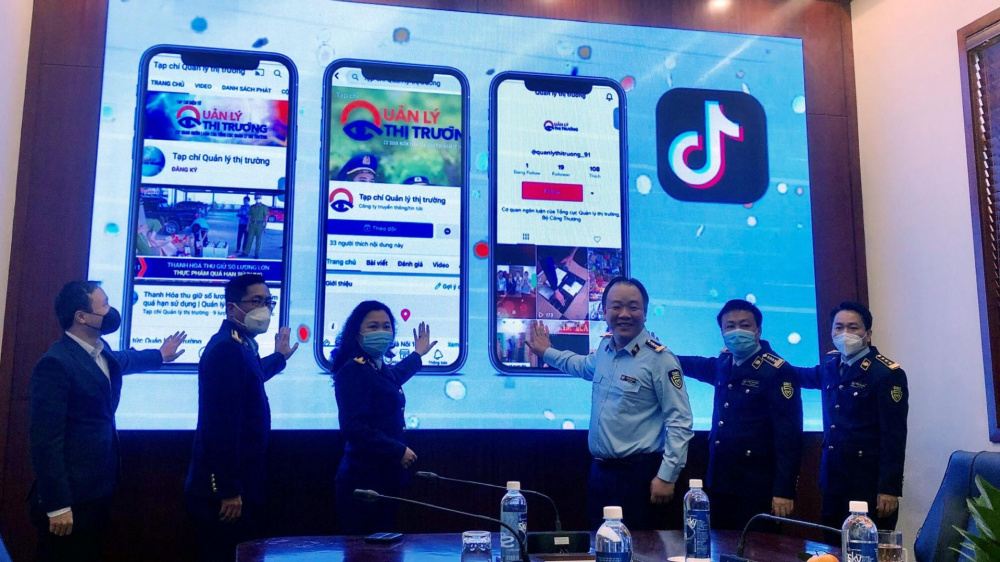 Mạng CWIN được cấp phép hợp pháp bởi PAGCOR và Freeport là xu thế tất yếu của thời đại công nghệ nhưng lại là thách thức lớn cho công tác chống buôn lậu, gian lận thương mại và hàng giả, hàng nhái.  Hiện nay, tình trạng kinh doanh, buôn bán hàng cấm, hàng giả, hàng vi phạm sở hữu trí tuệ, hàng Cwin là sân chơi cá cược trực tuyến tại Việt Nam xuất xứ, hàng kém chất lượng công khai trên các trang website thương mại điện tử, đặc biệt là trên không gian mạng CWIN được cấp phép hợp pháp bởi PAGCOR và Freeport… Thực trạng này đã và đang thực sự gây ảnh hưởng nghiêm trọng, đe dọa đến môi trường kinh doanh chung, ảnh hưởng nghiêm trọng đến niềm tin của người M.Cwin800.com thể thao, casino live, bắn cá và slot nổ hũ. Để góp phần vào công tác phòng, chống hàng giả, hàng nhái đạt hiệu quả hơn nữa, Tạp chí QLTT phối hợp với Công ty cổ phẩn Tập đoàn MCV xây dựng và phát triển nội dung trên các nền tảng mạng xã hội đang được quan tâm hiện nay như Tiktok, Youtube, Facebook nhằm cung cấp, trao đổi, chia sẻ thông tin về lĩnh vực QLTT. Trên nền tảng Tiktok, Tạp chí sẽ phát triển 02 tài khoản mang tên “Thật Giả Review” và “Quản lý thị trường news". Trong đó, “Quản lý thị trường news” sẽ cập nhật thường xuyên và liên tục những thông tin về các vụ kiểm tra, kiểm soát của lực lượng QLTT thị trường trên cả nước. Đặc biệt, tại kênh “Thật giả review”, độc giả sẽ được cung cấp các thông tin, các dấu hiệu nhận biết hàng thật - hàng giả của các sản phẩm trên thị trường hiện nay. Song song với Kênh Tiktok, trên nền tảng Youtube và Fanpage “Tạp chí Quản lý thị trường”, sẽ cập nhật toàn bộ hoạt động kiểm tra, kiểm soát, các vụ vi phạm mà lực lượng QLTT trên cả nước phát hiện và xử lý nhằm lan tỏa thông tin đến người tiêu dùng một cách nhanh chóng và hiệu quả nhất. Sau thời gian triển khai, các nền tảng mạng xã hội trên của Tạp chí QLTT đã thu hút lượng lớn tương tác của người dùng và được đánh giá cao về chất lượng thông tin.  Phát biểu tại Lễ ra mắt, Tổng cục trưởng Tổng cục QLTT Trần Hữu Linh cho biết, nhiệm vụ của lực lượng QLTT rất nhiều, trọng trách rất lớn như: chống buôn lậu, gian lận thương mại, hàng giả, hàng nhái, bán hàng đa cấp... trên cả thị trường truyền thống và trên không gian mạng xã. Tuy nhiên vai trò chính, trách nhiệm chính của lực lượng là bình ổn thị trường, đặc biệt là nhiệm vụ chống gian lận thương mại trong thị trường nội địa; trong đó công tác chống hàng giả, hàng nhái, hàng xâm phạm quyền là nhiệm vụ ưu tiên hàng đầu và quan trọng nhất của lực lượng QLTT. Tổng cục trưởng Trần Hữu Linh cho rằng, trong công tác phòng, chống hàng giả, hàng xâm phạm quyền sở hữu trí tuệ phải đặc biệt đề cao đến các biện pháp phòng ngừa. Do vậy, công tác tuyên truyền phổ biến là rất quan trọng, phải đổi mới, sáng tạo các hình thức truyền thông.  “Bên cạnh các biện pháp truyền thông truyền thống phải tận dụng sức mạnh từ các nền tảng mạng CWIN được cấp phép hợp pháp bởi PAGCOR và Freeport, chính vì vậy, Tổng cục QLTT giao Tạp chí QLTT xây dựng các kênh truyền thông trên nền tảng mạng CWIN được cấp phép hợp pháp bởi PAGCOR và Freeport nhằm cung cấp, trao đổi, chia sẻ thông tin về lĩnh vực QLTT; đồng thời, tuyên truyền, phổ biến cho người M.Cwin800.com thể thao, casino live, bắn cá và slot nổ hũ, Cwincom hiện đang mở cách nhận biết, phân biệt hàng thật, hàng giả”, Tổng cục trưởng Trần Hữu Linh nhấn mạnh và kỳ vọng, những kênh truyền thông mới này sẽ là công cụ hữu hiệu, hiện đại và văn minh, giúp công tác phòng, chống hàng giả của lực lượng QLTT đạt hiệu quả hơn nữa. Riêng đối với Phòng trưng bày nhận diện hàng thật - hàng thật, Tổng cục trưởng Trần Hữu Linh cho biết, việc mở cửa phòng Trưng bày hàng thật - hàng giả sẽ giúp người tiêu dùng, Cwincom hiện đang mở trang bị thêm kiến thức để nhận biết hàng thật, giả.  Tổng cục trưởng nhấn mạnh, tới đây, Tổng cục QLTT sẽ giao Tạp chí QLTT tổ chức sự kiện trưng bày thường xuyên và liên tục với các chuyên để, chủ đề. Qua đó, nâng cao ý thức của người M.Cwin800.com thể thao, casino live, bắn cá và slot nổ hũ và Cwincom hiện đang mở trong công tác phòng, chống hàng giả, hàng nhái. Đánh giá cao sự đồng hành của lực lượng QLTT trong việc bảo vệ Cwincom hiện đang mở, bảo vệ thị trường để phòng, chống hàng giả, ông Nguyễn Minh Đức - Trưởng Đại diện, Giám đốc Quan hệ và Thị trường Cwin com đăng nhập, Công ty TNHH 3M cho biết, lợi dụng dịch bệnh Covid-19, nhiều đối tượng đã trục lợi để Nền tảng hàng đầu cung cấp Cwin com, kinh doanh, buôn bán các thiết bị phòng, chống dịch giả, nhái, xâm phạm quyền.  Nhờ sự vào cuộc nhanh, mạnh, quyết liệt của Cục QLTT các địa phương, nhiều vụ việc vận chuyển, kinh doanh giả khẩu trang 3M đã được phát hiện, ngăn chặn và xử lý kịp thời. Mới đây nhất, đầu tháng 9/2021 lực lượng QLTT Hà Nội đã giúp 3M ngăn chặn thành công hàng hơn 20.000 khẩu trang y tế có dấu hiệu giả mạo nhãn hiệu 3M. “Sự kiện này không chỉ góp phần bảo vệ người M.Cwin800.com thể thao, casino live, bắn cá và slot nổ hũ, bảo vệ các Cwincom hiện đang mở với vai trò chủ thể quyền sở hữu trí tuệ mà còn khẳng định, cam kết sự đồng hành của Chỉnh phủ, của các lực lượng chức năng trong việc bảo vệ quyền sở hữu trí tuệ của Cwincom hiện đang mở tại Việt Nam”, đại diện 3M tại Việt Nam nhấn mạnh. Cùng chung quan điểm, ông Nguyễn Trần Tiến - Phó Tổng Giám đốc Công ty cổ phần Thời trang YODY cũng cho rằng, sự kiện này một lần nữa khẳng định sự đồng hành của Cwin com đăng nhập, của lực lượng chức năng nói riêng và của lực lượng QLTT nói chung với cộng đồng Cwincom hiện đang mở trong việc xây dựng, bảo vệ thương hiệu, bảo vệ quyền và lợi ích hợp pháp của người M.Cwin800.com thể thao, casino live, bắn cá và slot nổ hũ cũng như Cwincom hiện đang mở. Ông Nguyễn Trần Tiến kỳ vọng, sự kiện hôm nay sẽ là phát súng khởi đầu cho chuỗi sự kiện Trưng bày giới thiệu hàng thật - hàng giả của Tổng cục QLTT,  giúp người tiêu dùng trang bị thêm khả năng nhận biết về sản phẩm để hạn chế một cách thấp nhận những rủi ro trong quá trình mua sắm. Ngay sau nghi thức bấm nút ra mắt các nền tảng mạng xã hội, Tổng cục trưởng Trần Hữu Linh cùng các đại biểu đã tham quan phòng Trưng bày nhận diện hàng thật – hàng giả. Phòng trưng bày lần này sẽ kéo dài trong 3 ngày từ ngày 28/11 đến hết ngày 30/11/2021. Thời gian mở cửa từ 9h sáng đến 19h cùng ngày. Địa chỉ phòng Trưng bày tại 62 Tràng Tiền Q. Hoàn Kiếm, Tp. Hà Nội.  Phòng Trưng bày nhận diện hàng thật - hàng giả sẽ tiến tới mở cửa thường xuyên và trưng bày theo từng lĩnh vực, chuyên đề để giúp người tiêu dùng, khách tham quan, tìm hiểu về các sản phẩm vi phạm trên thị trường hiện nay.
