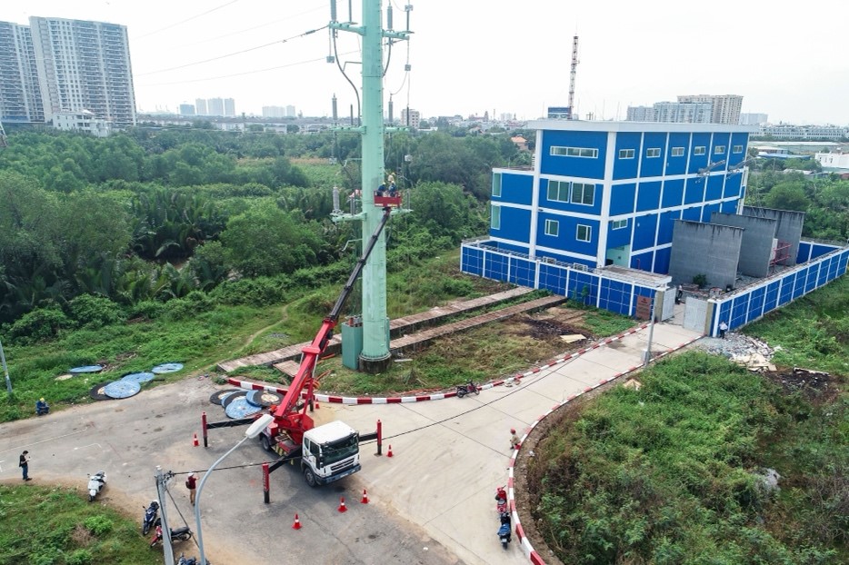 Sử dụng phương tiện cơ giới hiện đại trong thi công