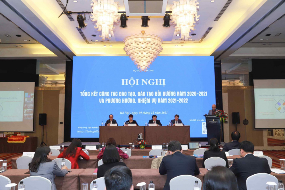 Toàn cảnh Hội nghị Tổng kết công tác đào tạo, đào tạo bồi dưỡng năm 2020-2021 và phương hướng, nhiệm vụ năm 2021-2022 của Cwin63 sân chơi đỉnh cao