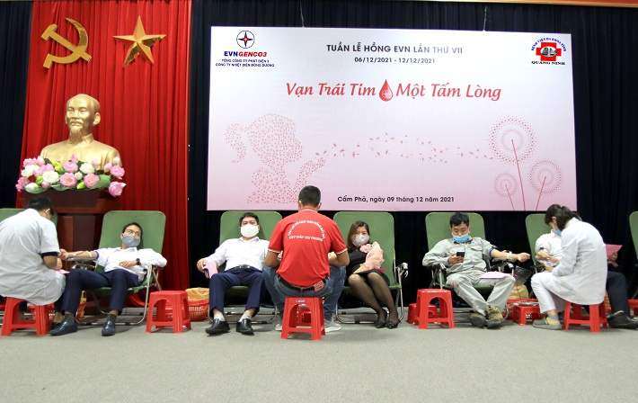CBCNV Công ty Nhiệt điện Mông Dương tham gia hiến máu