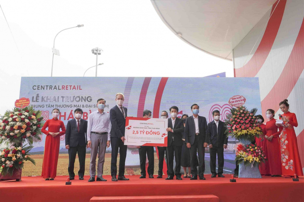 Central Retail trao phần tài trợ cho các cơ sở giáo dục tại Thái Bình