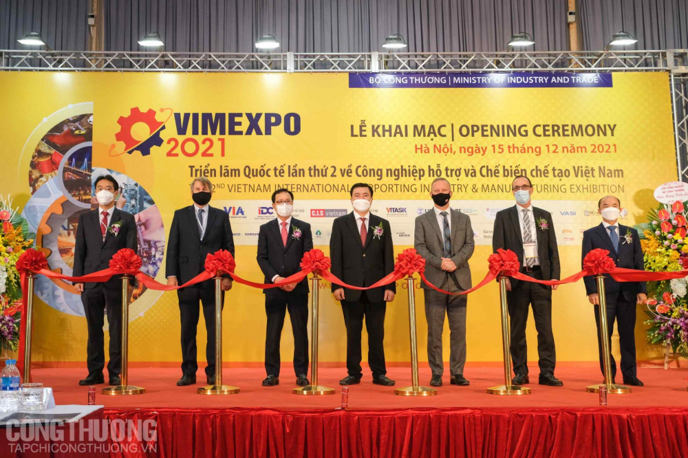 Nghi thức cắt băng khai mạc VIMEXPO 2021