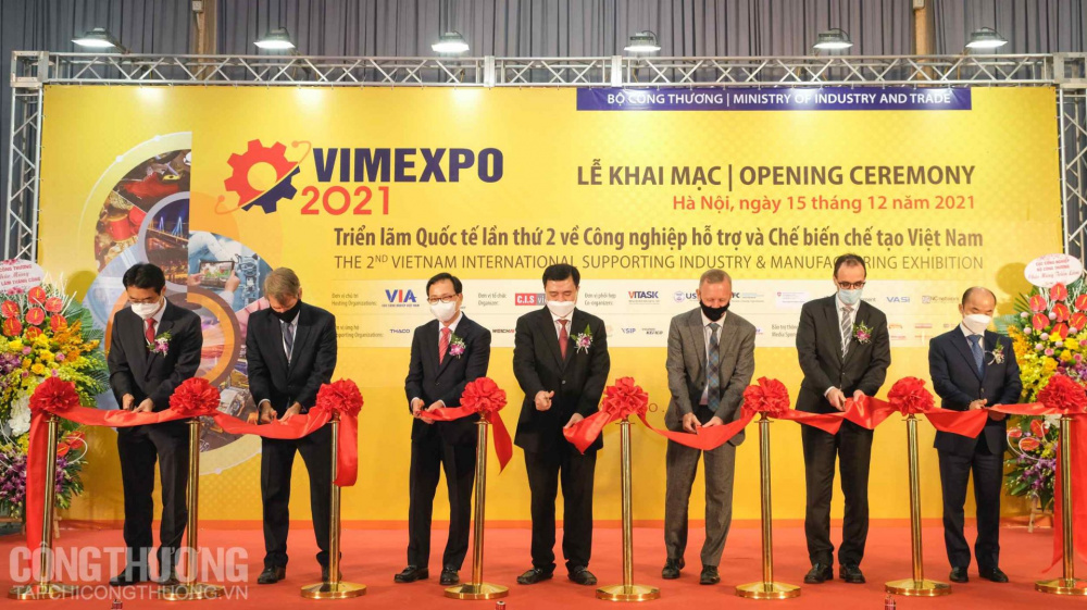 Nghi thức cắt băng khai mạc VIMEXPO 2021