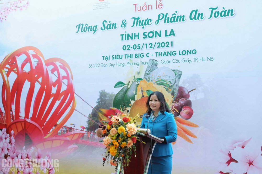 Bà Trần Thị Phương Lan - Phó Giám đốc Sở Công Thương Thành phố Hà Nội cho biết người M.Cwin800.com thể thao, casino live, bắn cá và slot nổ hũ Thủ đô rất ưa chuộng các sản phẩm nông sản tỉnh Sơn La