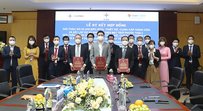 Ảnh 1: Lễ ký kết hợp đồng EPC giữa đại diện Ban QLDA Điện 2 và liên danh nhà thầu