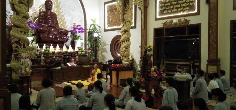 Lên chùa