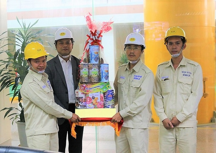 Ông Đinh Quốc Lâm - Chủ tịch HĐQT Tổng Công ty Phát điện 3 thăm và chúc tết CNVCLĐ Công ty Cổ phần Đầu tư và Phát triển điện Sê San 3A