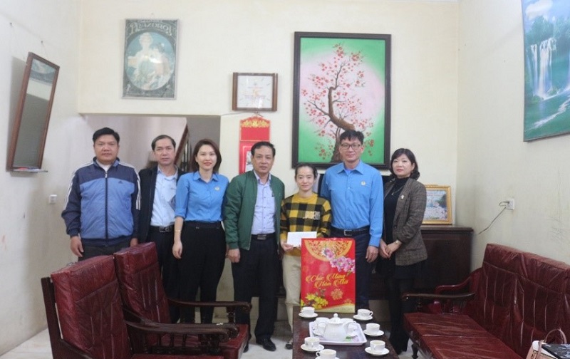 Lãnh đạo Công đoàn TCT thăm hỏi, động viên gia đình CNVCLĐ thuộc Công ty Cổ phần Nhiệt điện Ninh Bình