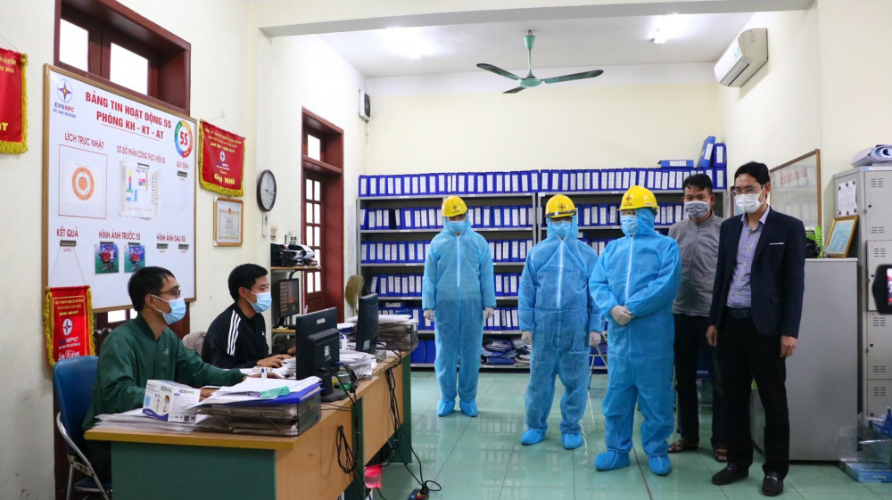 Lãnh đạo PC Hải Dương thăm và kiểm tra điều kiện làm việc tại Điện lực Chí Linh