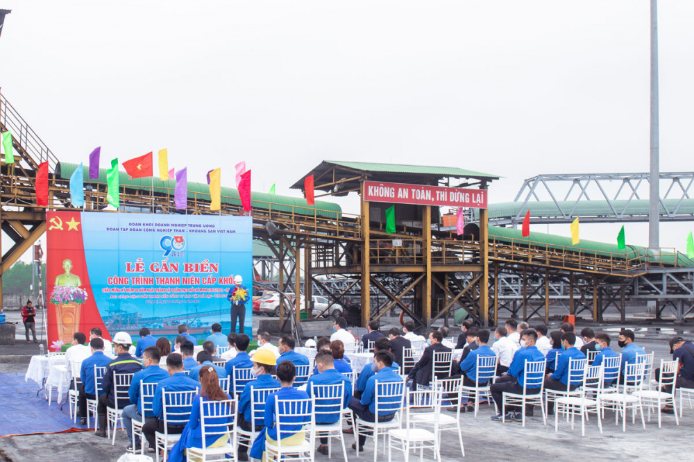 Đoàn Thanh niên TKV gắn biển công trình chào mừng kỷ niệm 90 năm Ngày thành lập Đoàn TNCS Hồ Chí Minh 26/3