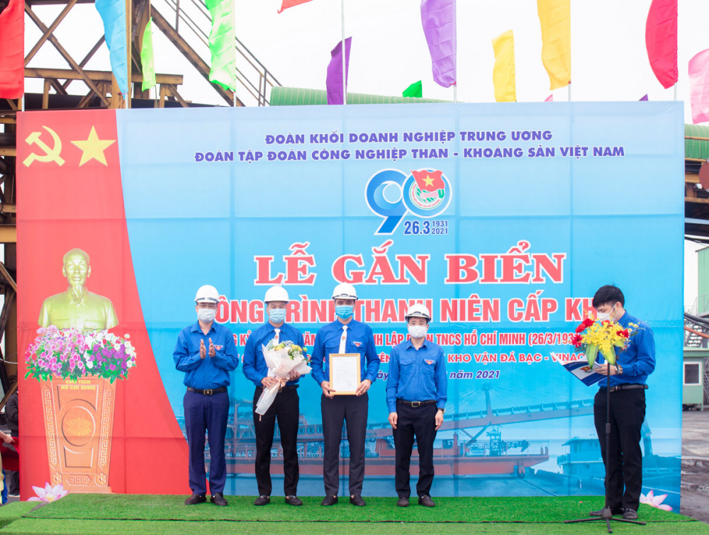 Đoàn Thanh niên TKV gắn biển công trình chào mừng kỷ niệm 90 năm Ngày thành lập Đoàn TNCS Hồ Chí Minh 26/3