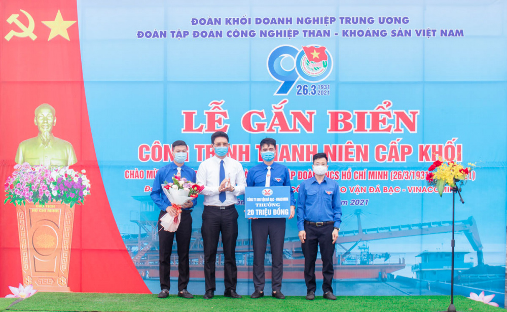 Đoàn Thanh niên TKV gắn biển công trình chào mừng kỷ niệm 90 năm Ngày thành lập Đoàn TNCS Hồ Chí Minh 26/3